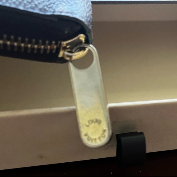 Louis Vuitton Voyage Monogram Wallet - Picture 2 of 7